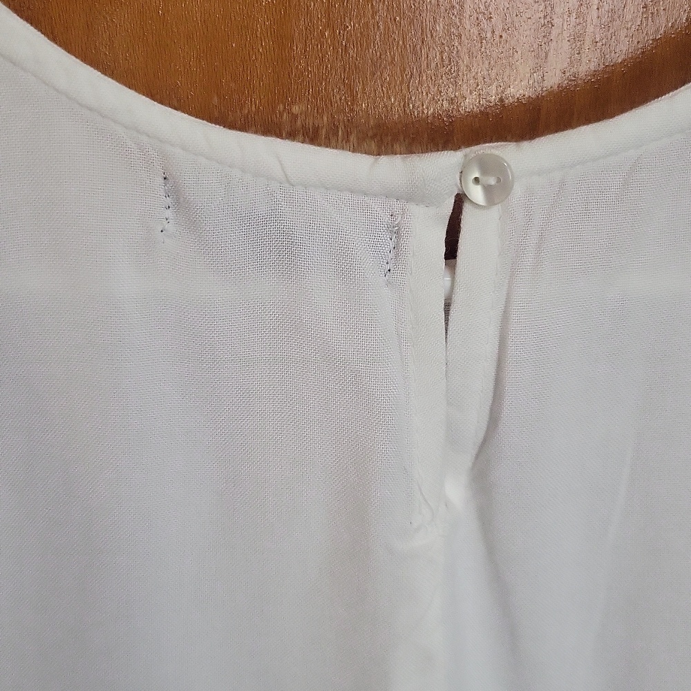 Style Envy White Short Sleeve Ruffle Hem Blouse Size Small - Picture 6 of 7